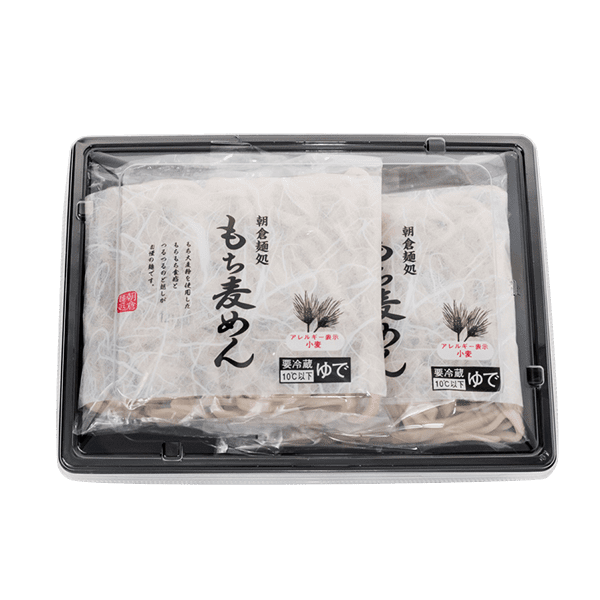 オリジナル製麺、もち麦めん。もち大麦粉を使用することで際立つもちもち食感とつるつるのど越しが楽しめる自慢の麺です。